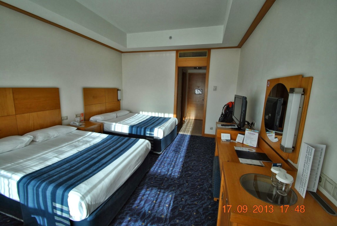 imagini hotel TITANIC LARA